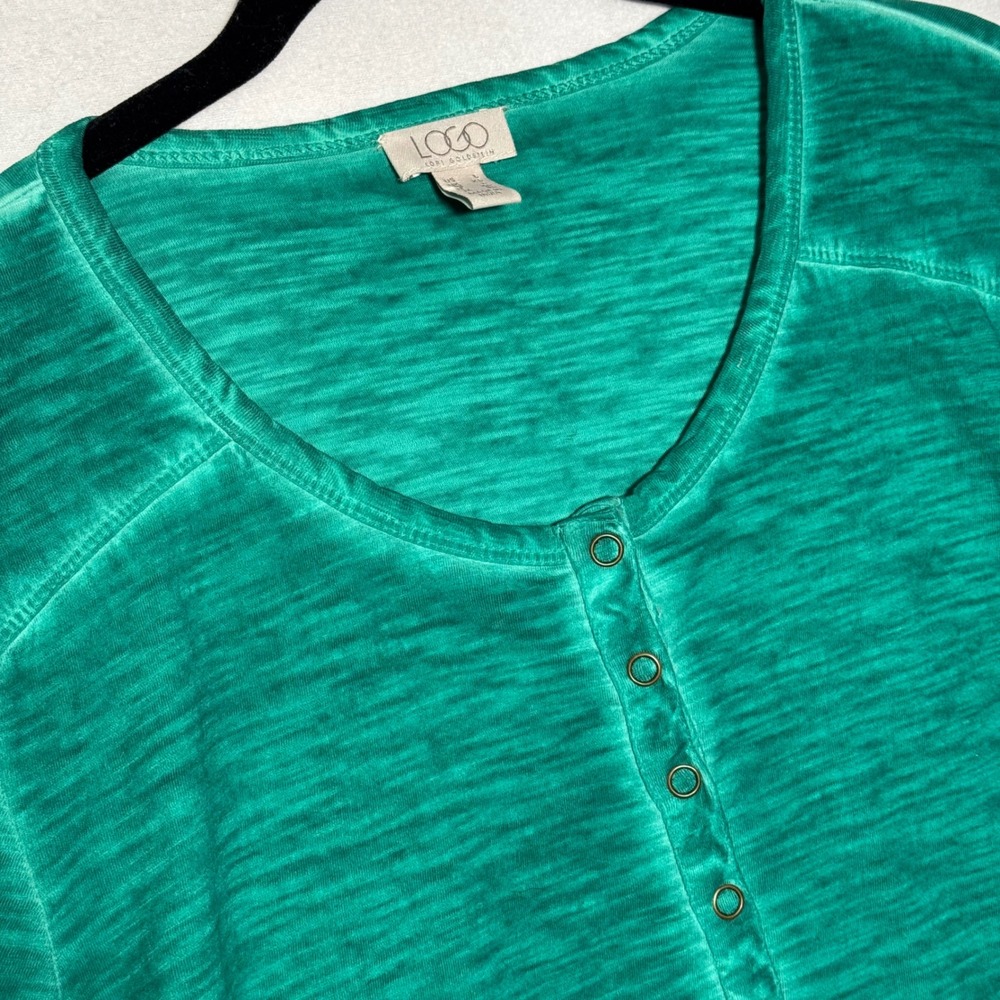 LOGO Lori Goldstein Perdita Henley Green Distressed Cotton Slub Top Pockets L